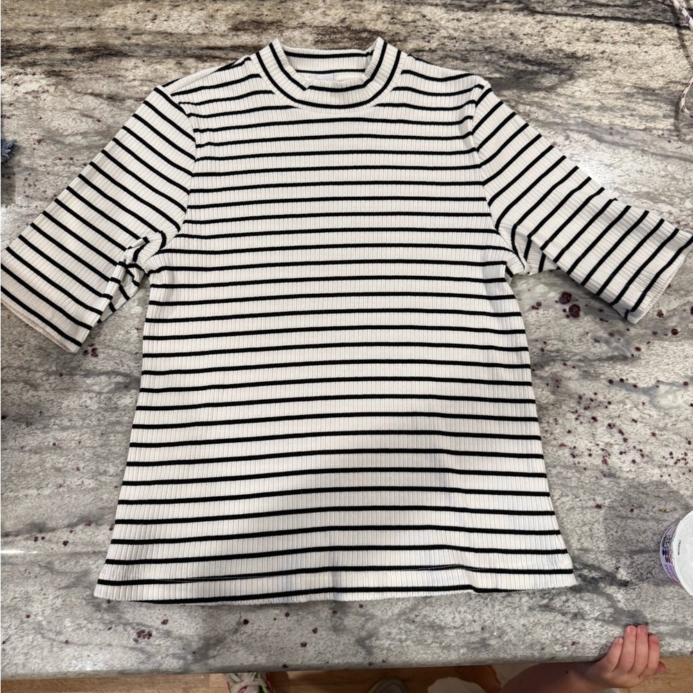 Old Navy Black and White 3/4 Sleeve Boxy T-Shirt